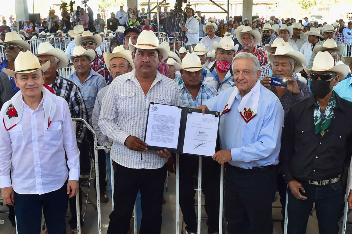 AMLO firma decreto que restituye tierras al pueblo Yaqui