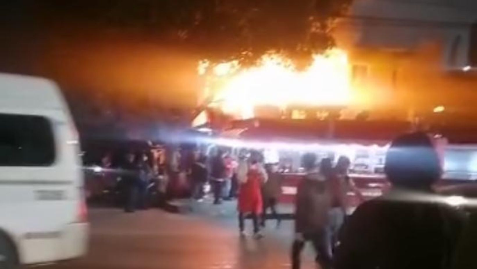 [VIDEO] Se incendia taquería ‘Los Catrines’ en la Zona Centro de Tijuana