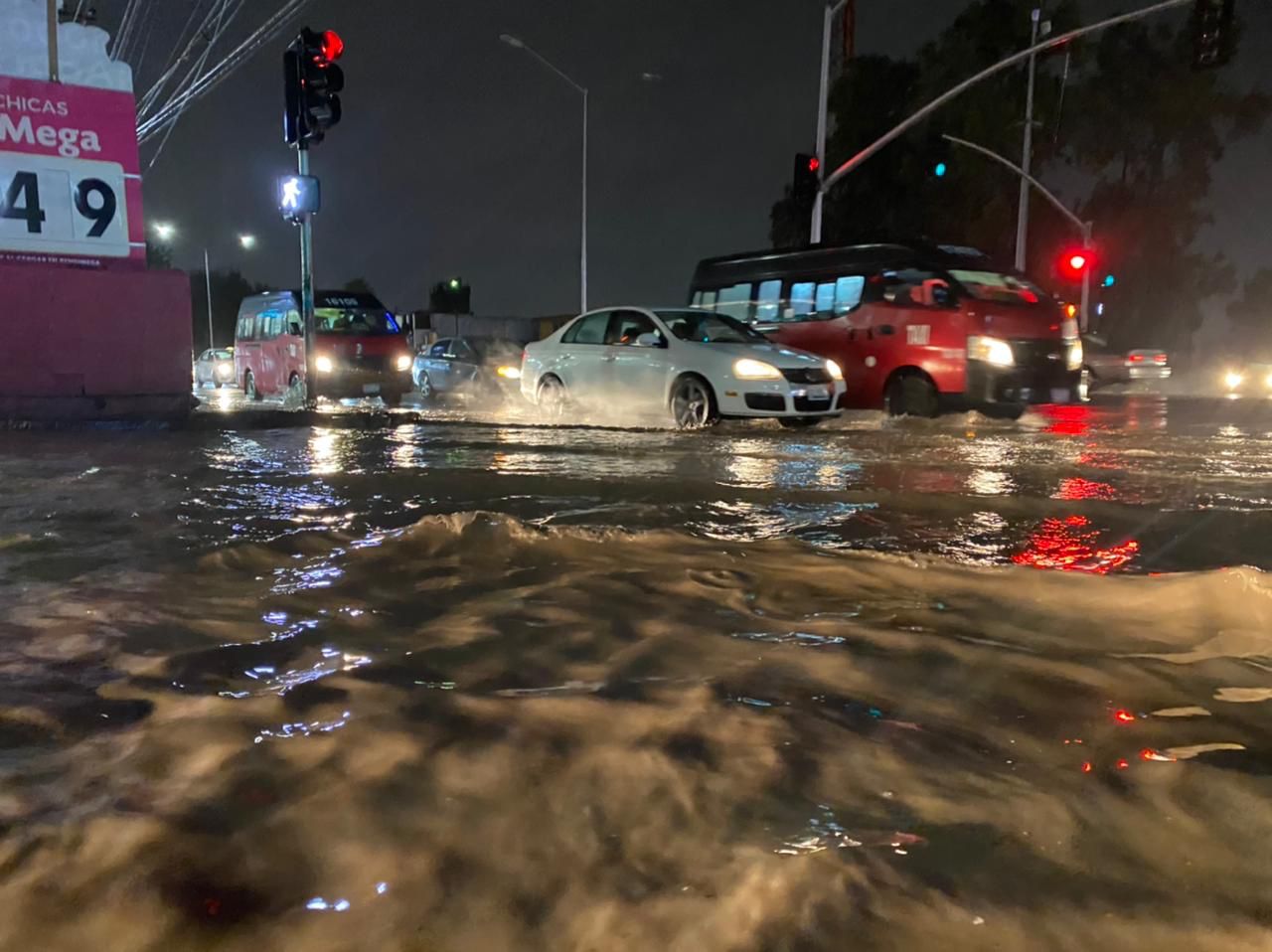 [VIDEOS] Evita circular por estas zonas inundadas de Tijuana