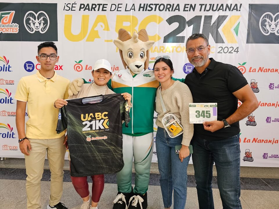 Participantes de histórico Medio Maratón UABC reciben sus kits