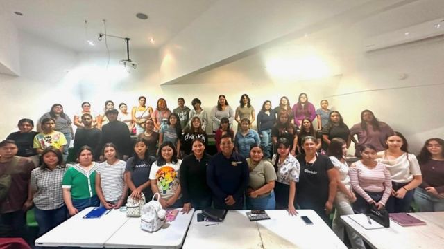 Jóvenes de Tijuana aprenden nuevos oficios con talleres gratuitos del IMJUV