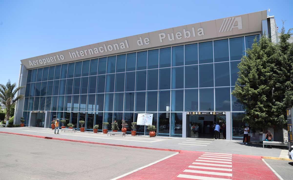 Aeropuerto de Puebla cerrado por caída de ceniza del volcán Popocatépetl