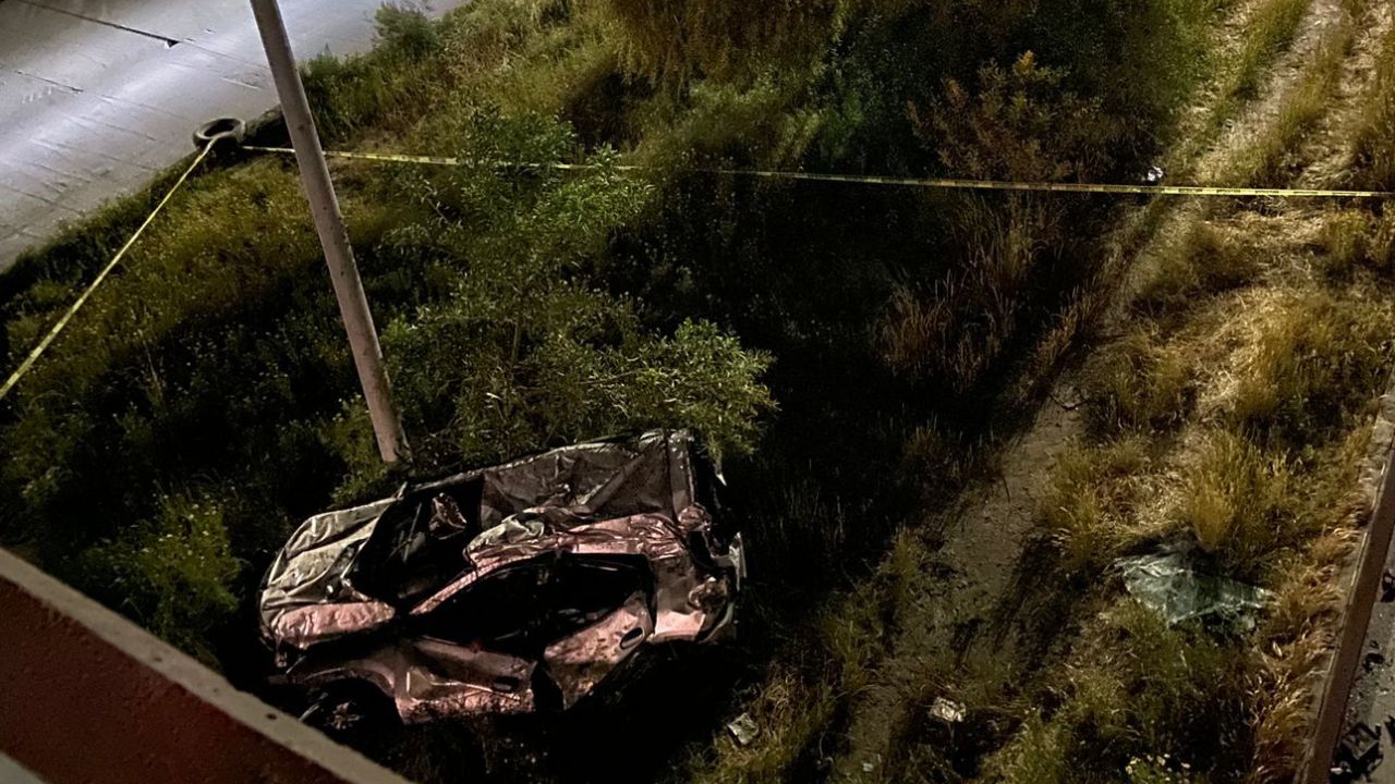 [VÍDEO+GALERÍA] Muere hombre tras caerse de un puente en su vehículo, en el 2000: Tijuana