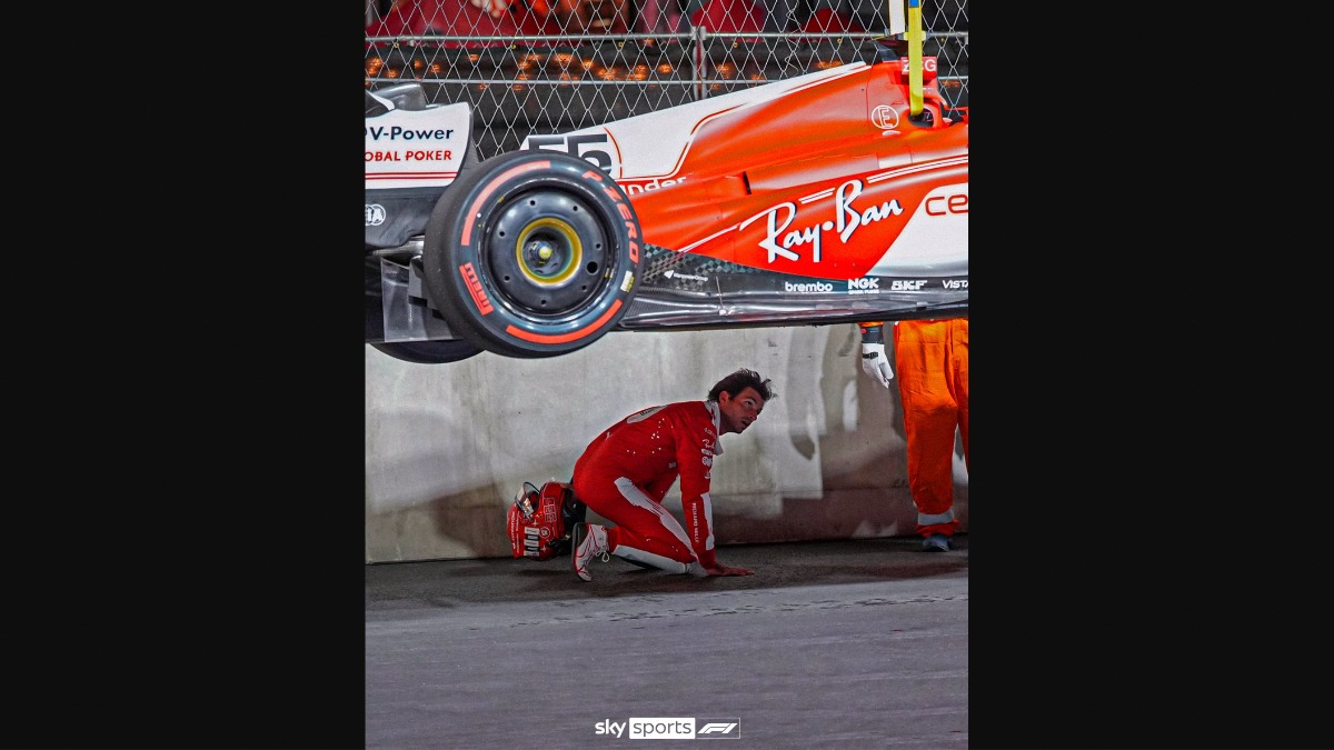 Foto: Carlos Sainz no lo podía creer. ¡Un bache en la F1!. (Tomada de Internet)