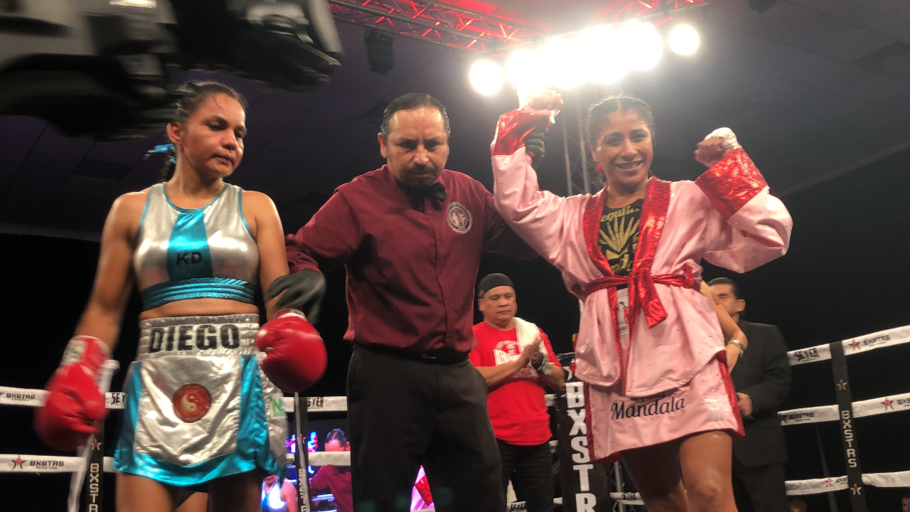 Kenia Enríquez necesitó de dos rounds para llevarse la victoria en su natal Tijuana. (Foto: Baja News MX)