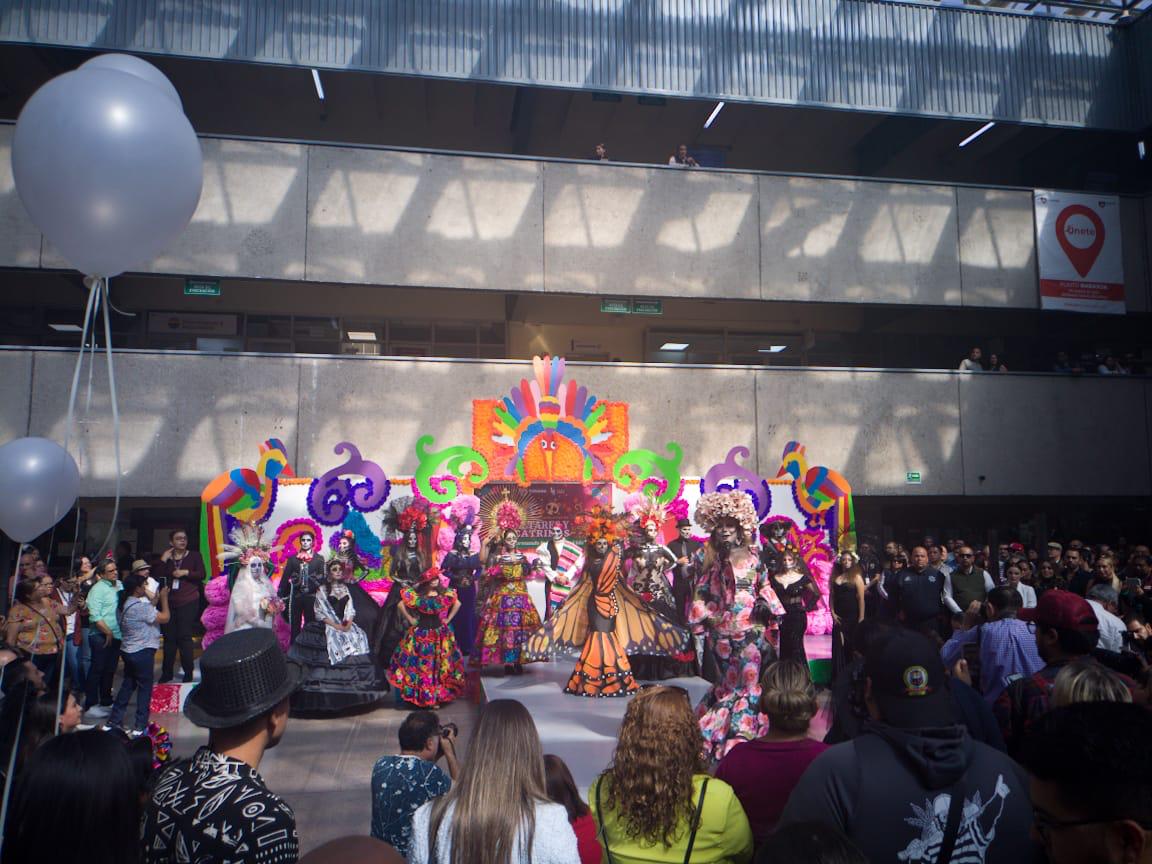 Entre festejos, ayuntamiento celebra el Día de muertos.