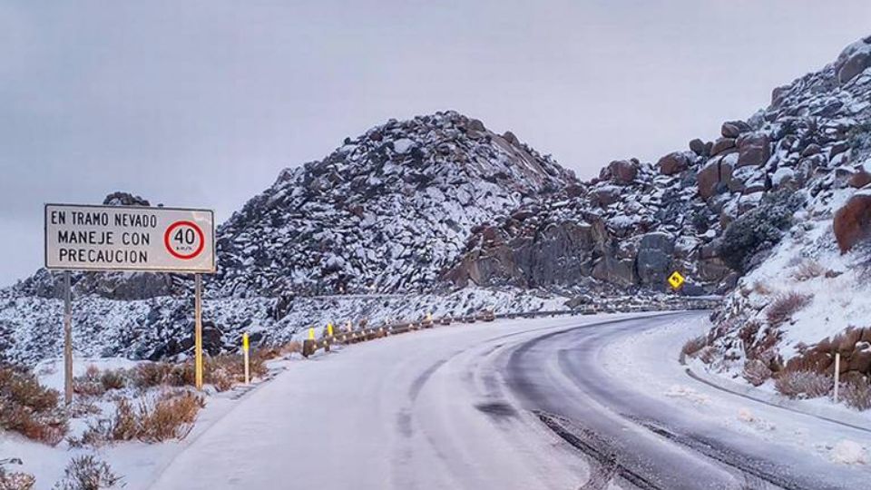 Rescatan a migrantes abandonados en la Rumorosa