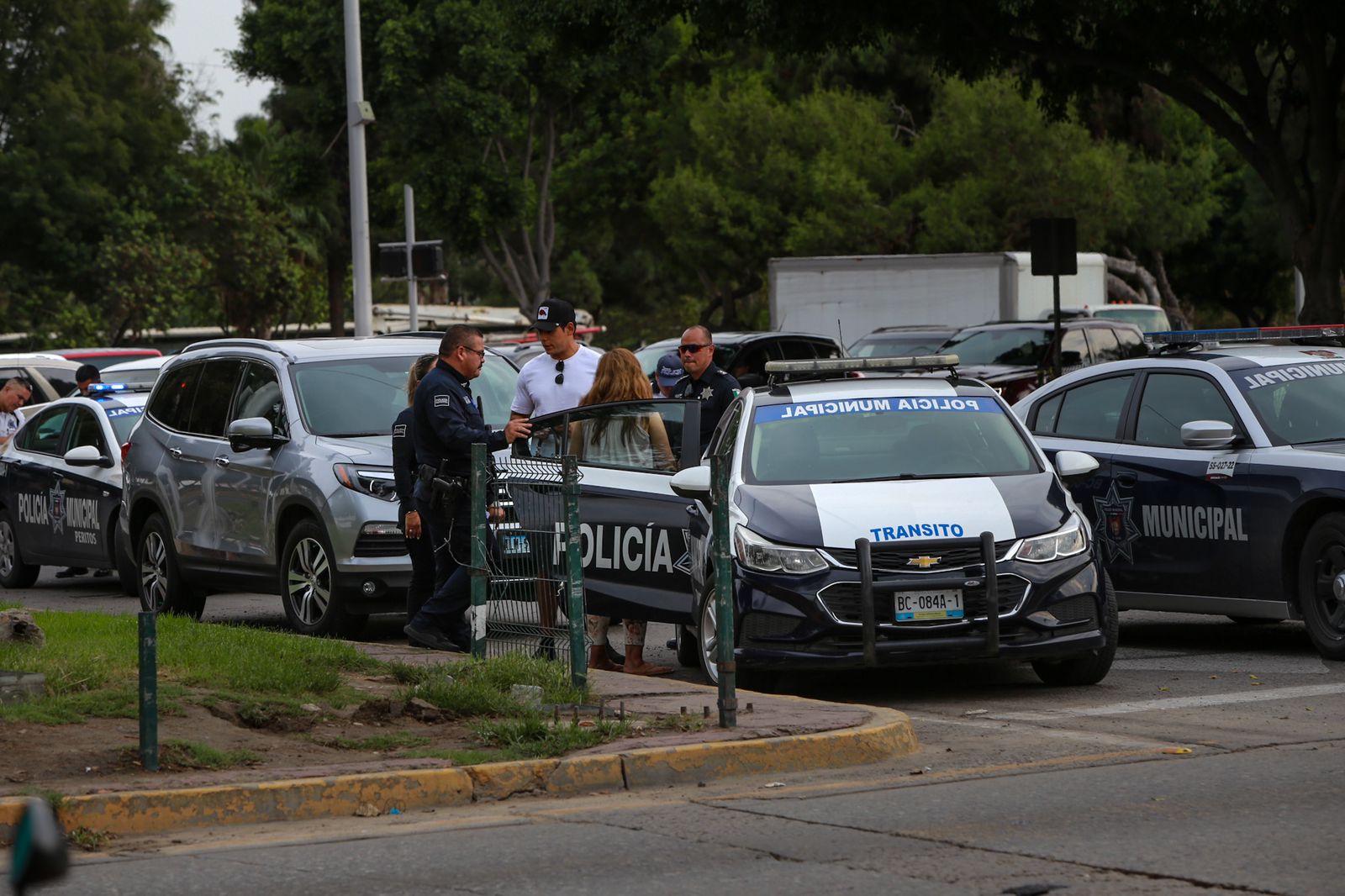 MUJER ATROPELLÓ A UN OFICIAL IFOTO:  Miguel Montalvo Fotografía