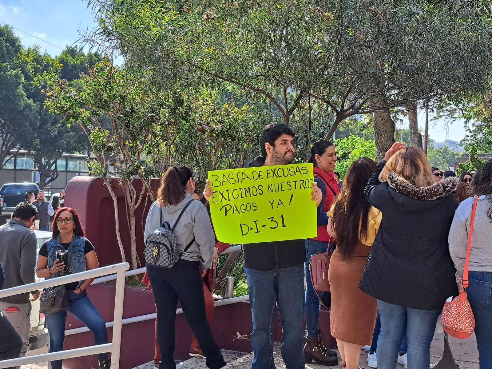 “No comemos con el corazón por delante”, maestros reclaman a Marina del Pilar