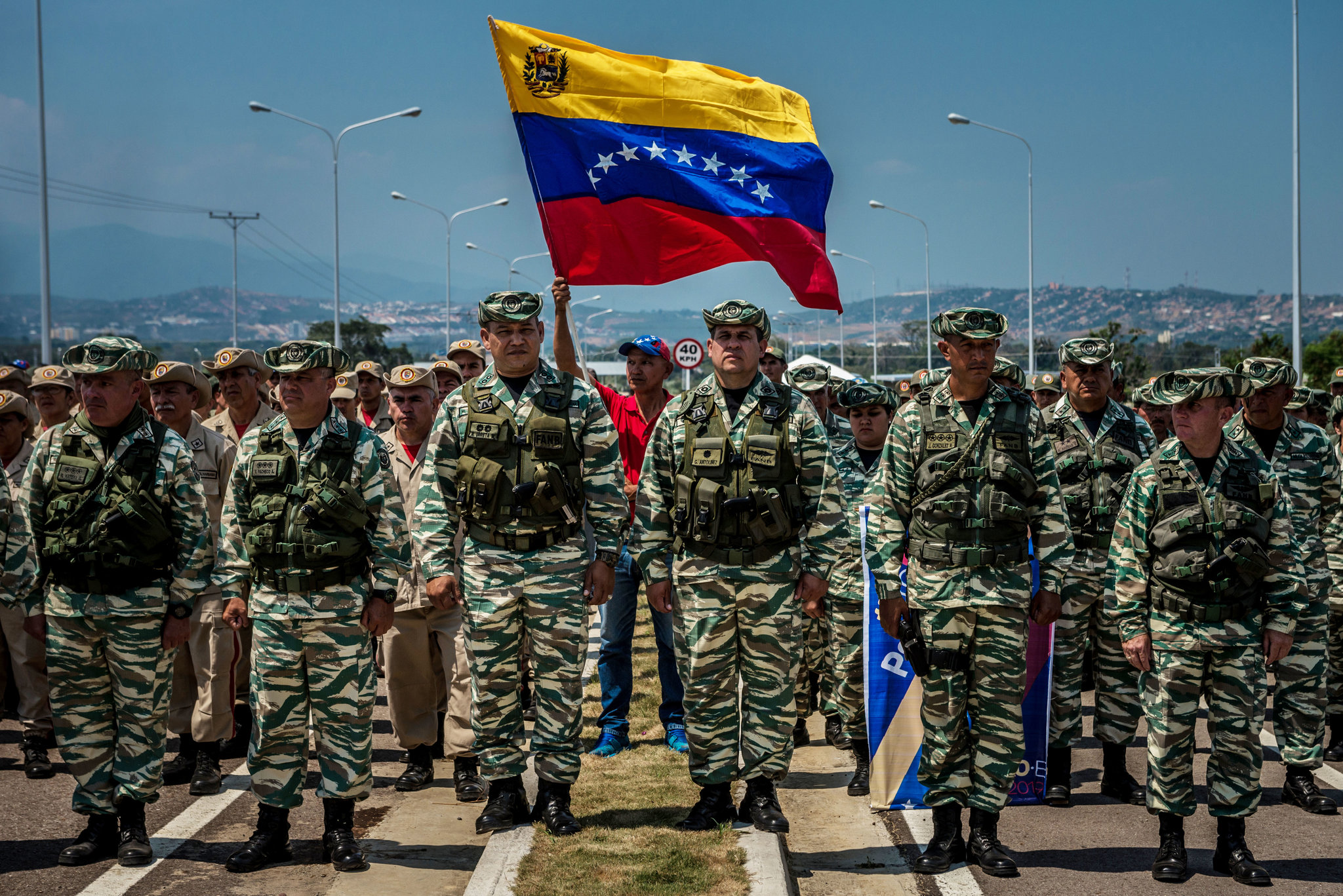 Despliega Venezuela soldados a la costa del caribe