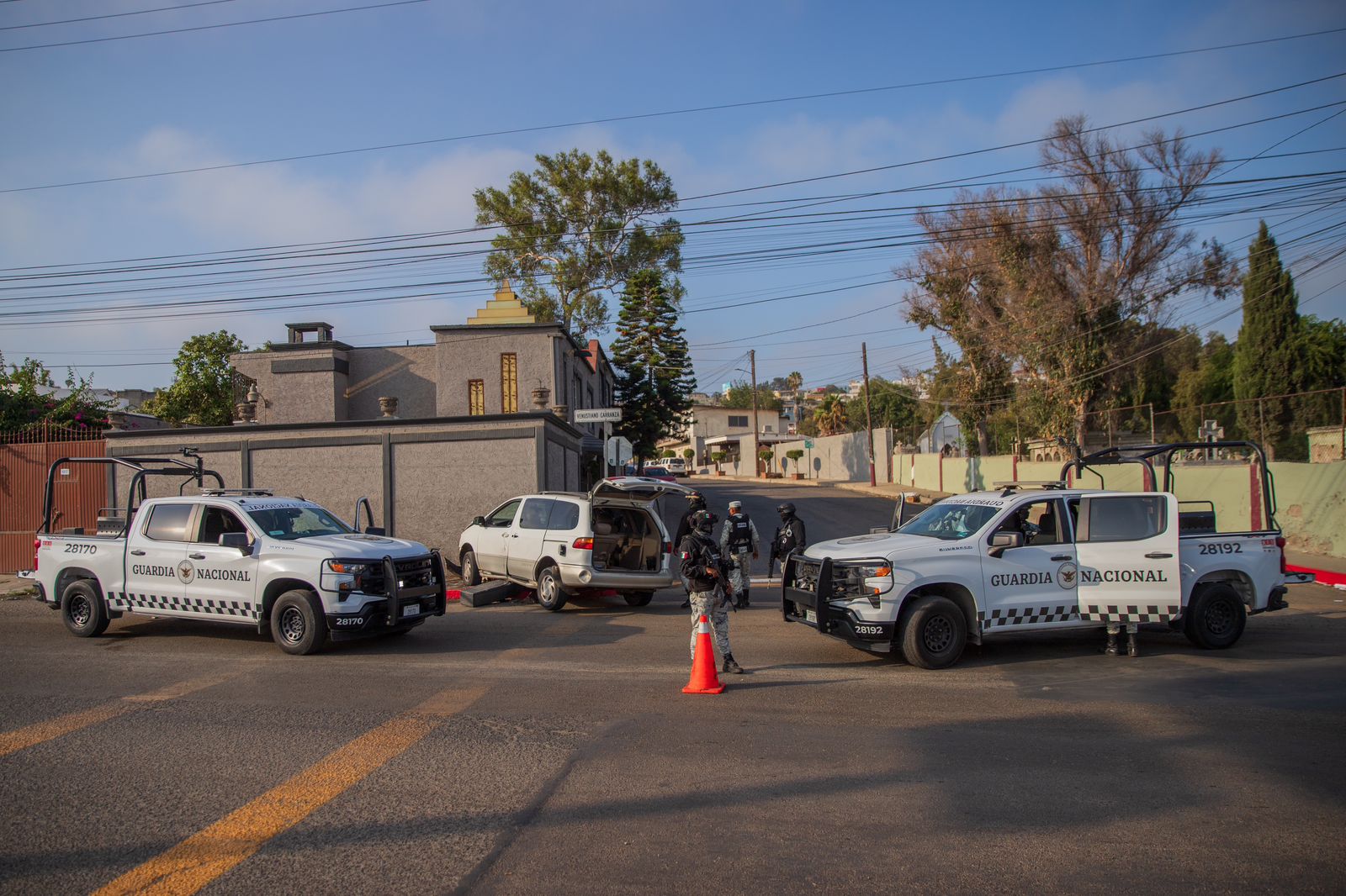 [VIDEO] Choca “pollero” tras persecución; Iban dos migrantes abordo: Tijuana