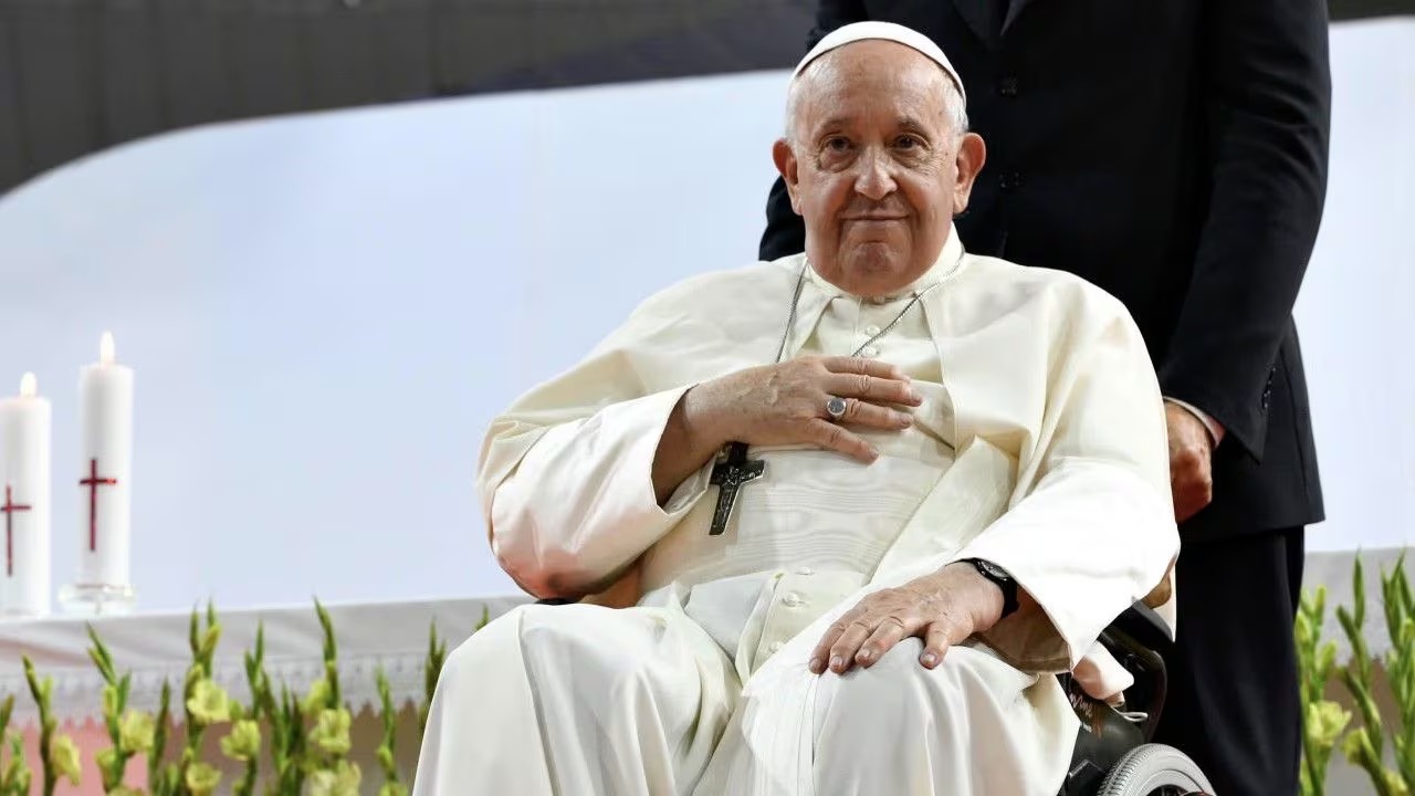 Cancela Papa Francisco su viaje a Dubái