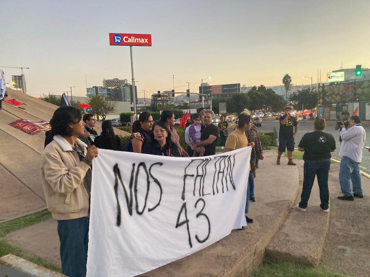 Conmemoran la desaparición de los 43 normalistas de Ayotzinapa en Tijuana