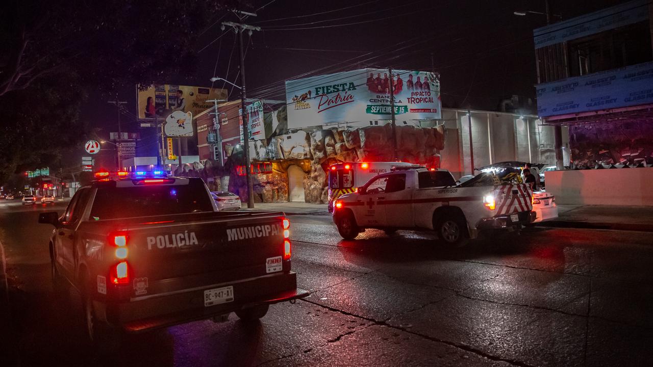 [VIDEO] Balean a dos hombres en estacionamiento junto a La Cueva del Peludo: Tijuana