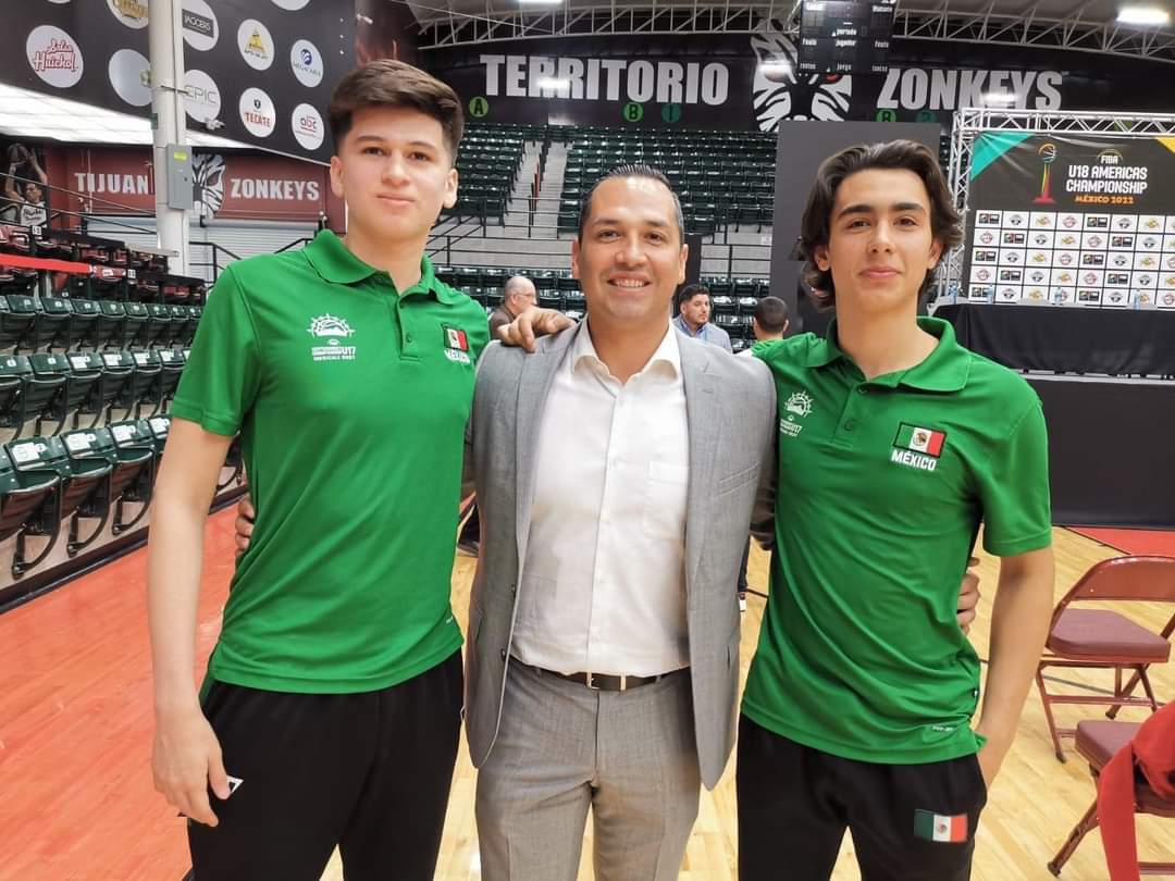 Renueva contrato Omar Quintero con la Selección Nacional de Baloncesto