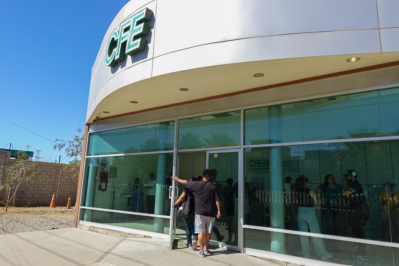 Sin luz y con calor, vecinos de Mariano Matamoros presionan a CFE
