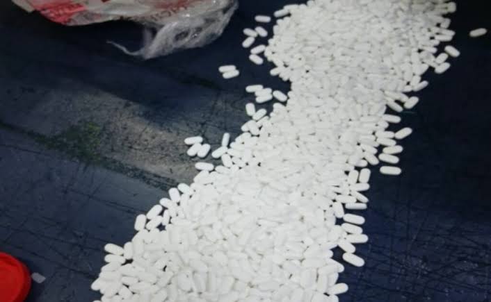 Aseguran casi 7 mil tabletas de hidrocodona en el AICM