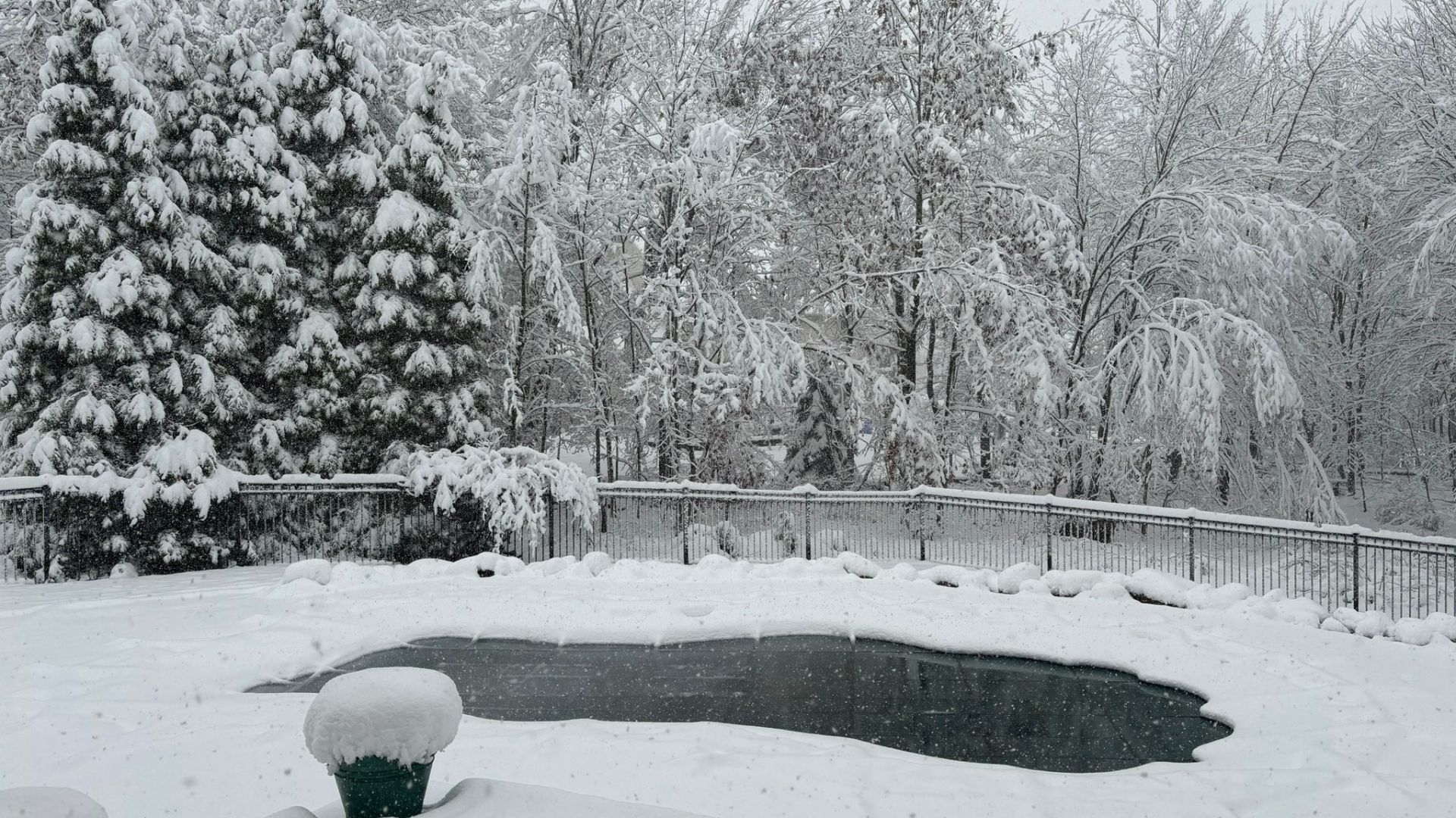 Big Bear, California recibe las primeras nevadas de la temporada