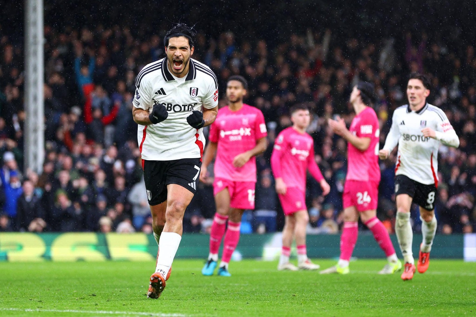 Raúl Jiménez rompe récord de "Chicharito" y Fulham rescata empate ante Ipswich