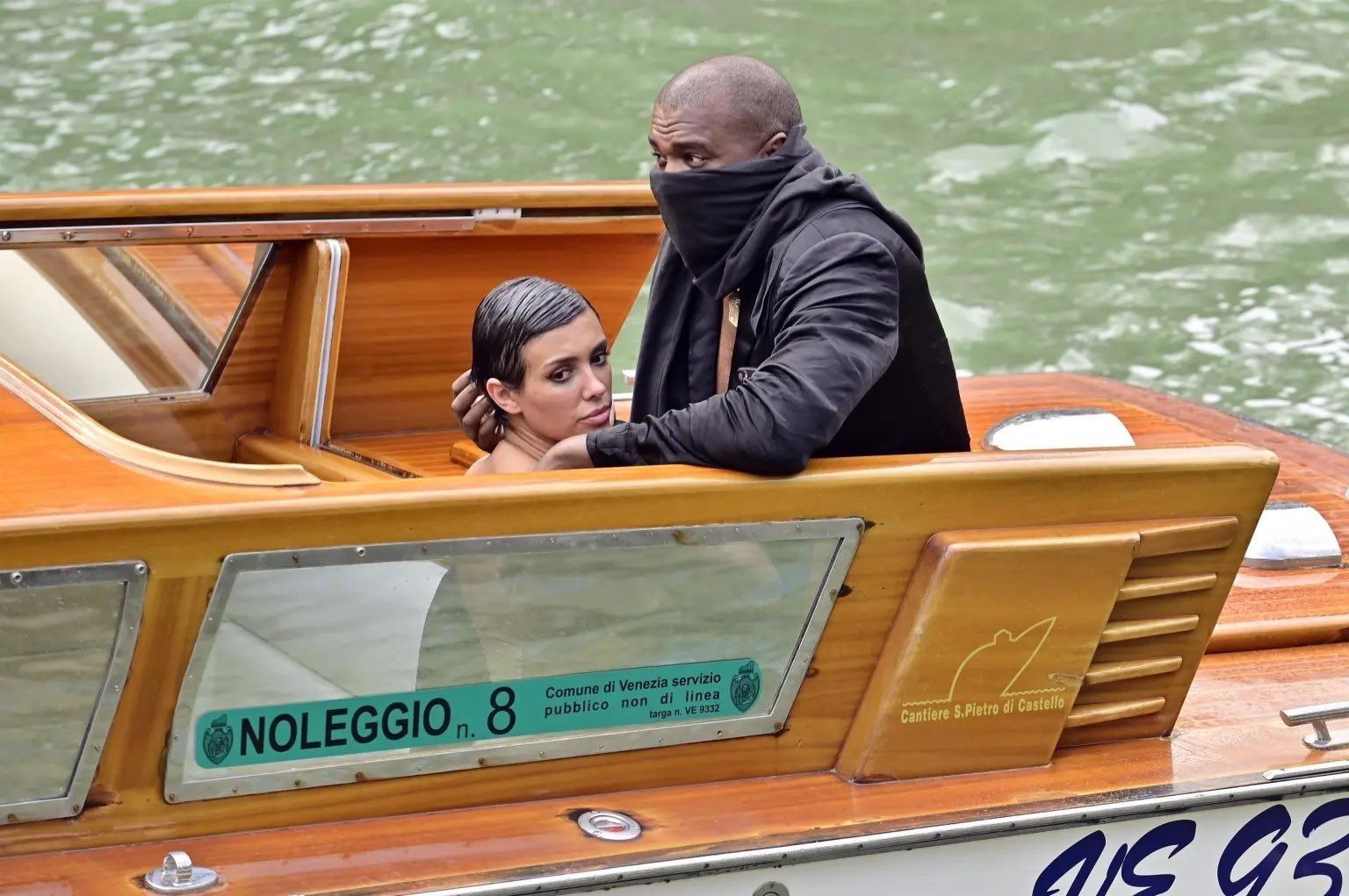 Kanye West y su novia son vetados en Venecia por conducta indecente