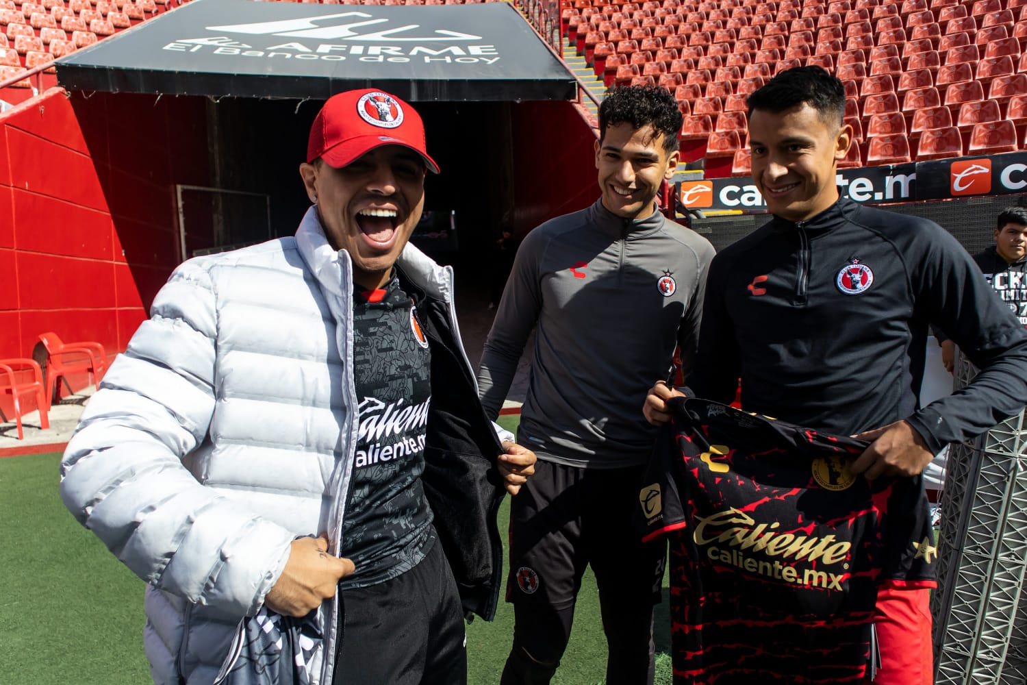 [VÍDEO]  Grupo Firme ya esta en Tijuana; tuvo un tour por el Estadio Caliente