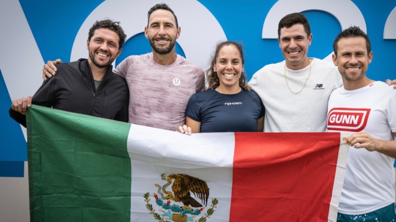 Ernesto Escobedo (segundo de derecha a izquierda) debutó en el Australian Open. (Foto: Twitter