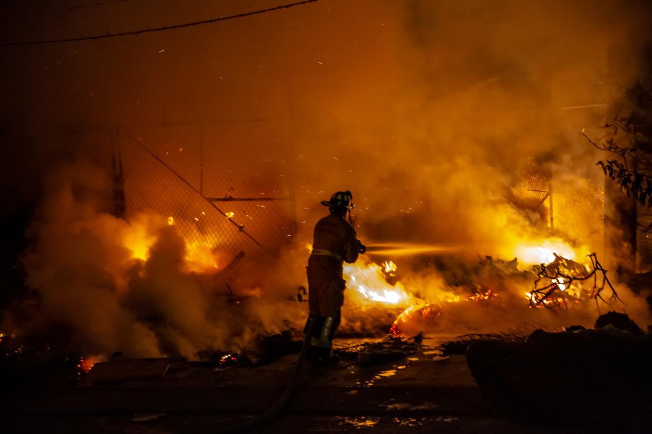 Se incendia un predio en la Colonia Alemán: Tijuana