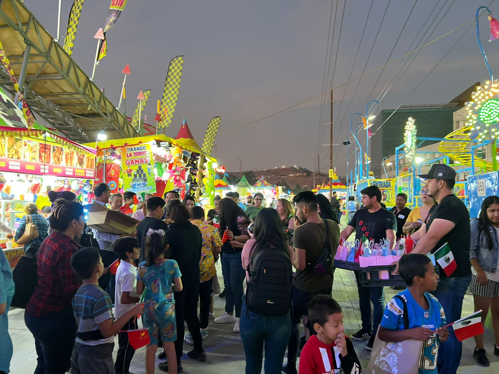 Niños del DIF y de una casa hogar visitaron la Feria de Tijuana