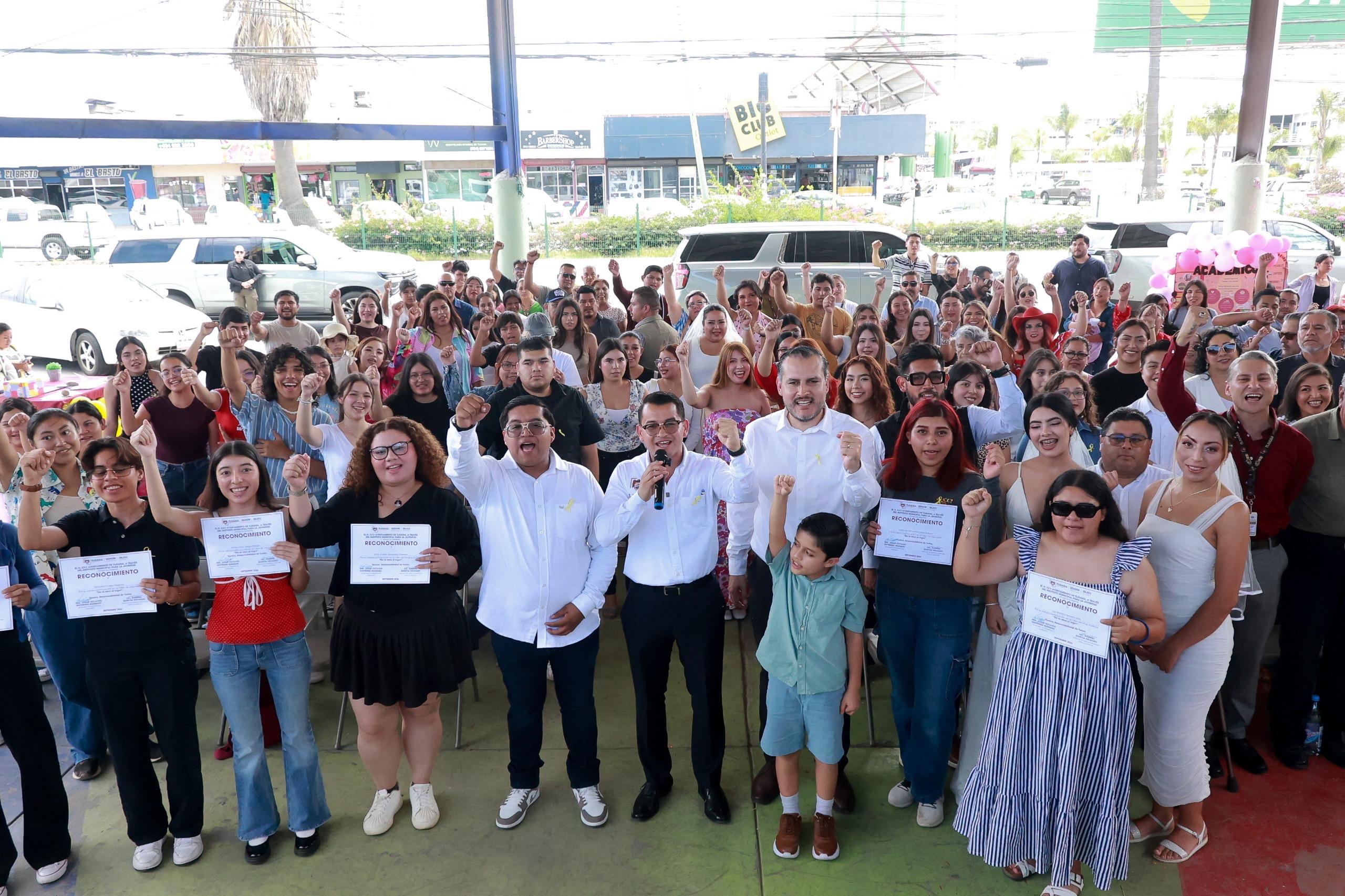 Reciben constancia cerca de 200 jóvenes tras concluir talleres en Tijuana