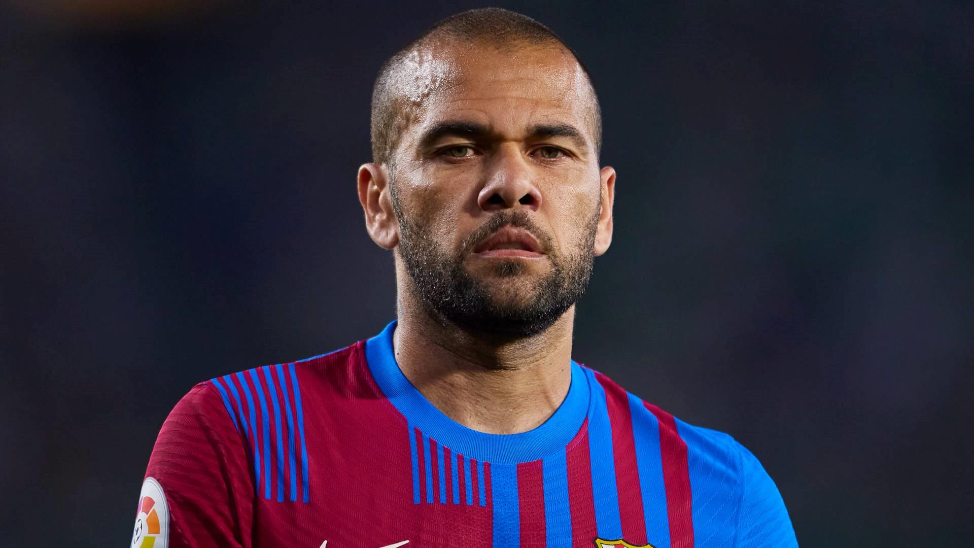 Dani Alves se acerca a Pumas