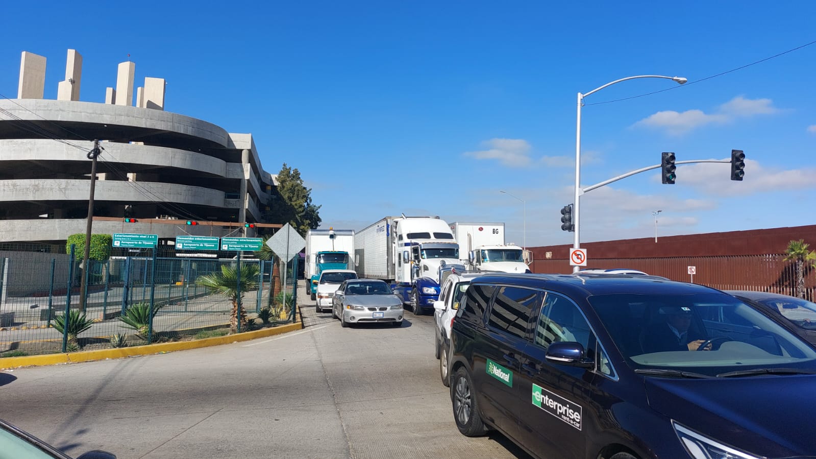 Caos y tráfico en Otay por caída del Sistema Nacional de Aduanas
