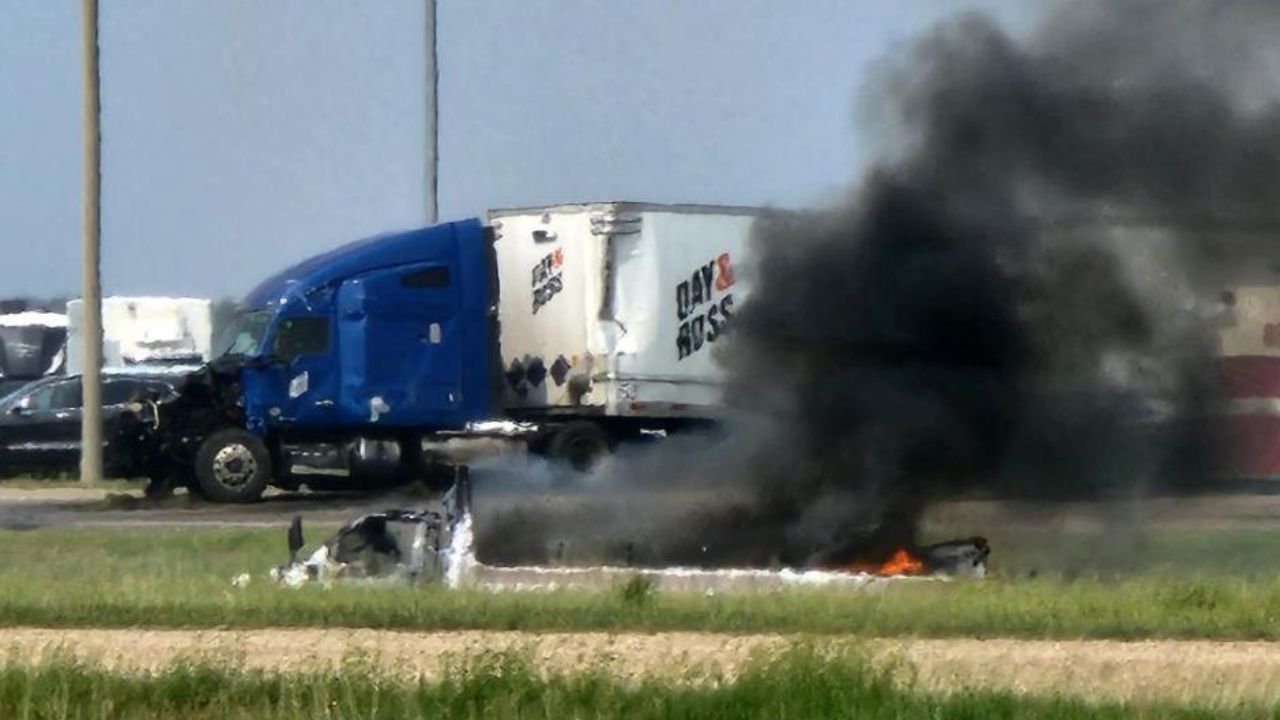 [VIDEO] Accidente en autopista deja 15 muertos y varios heridos: Canadá