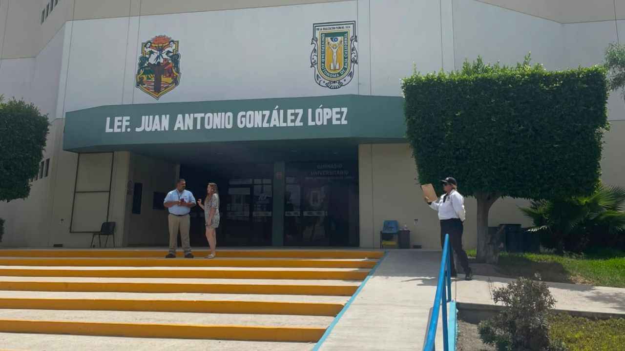 ENSENADA: Por amenaza de tiroteo, suspende clases UABC Valle Dorado
