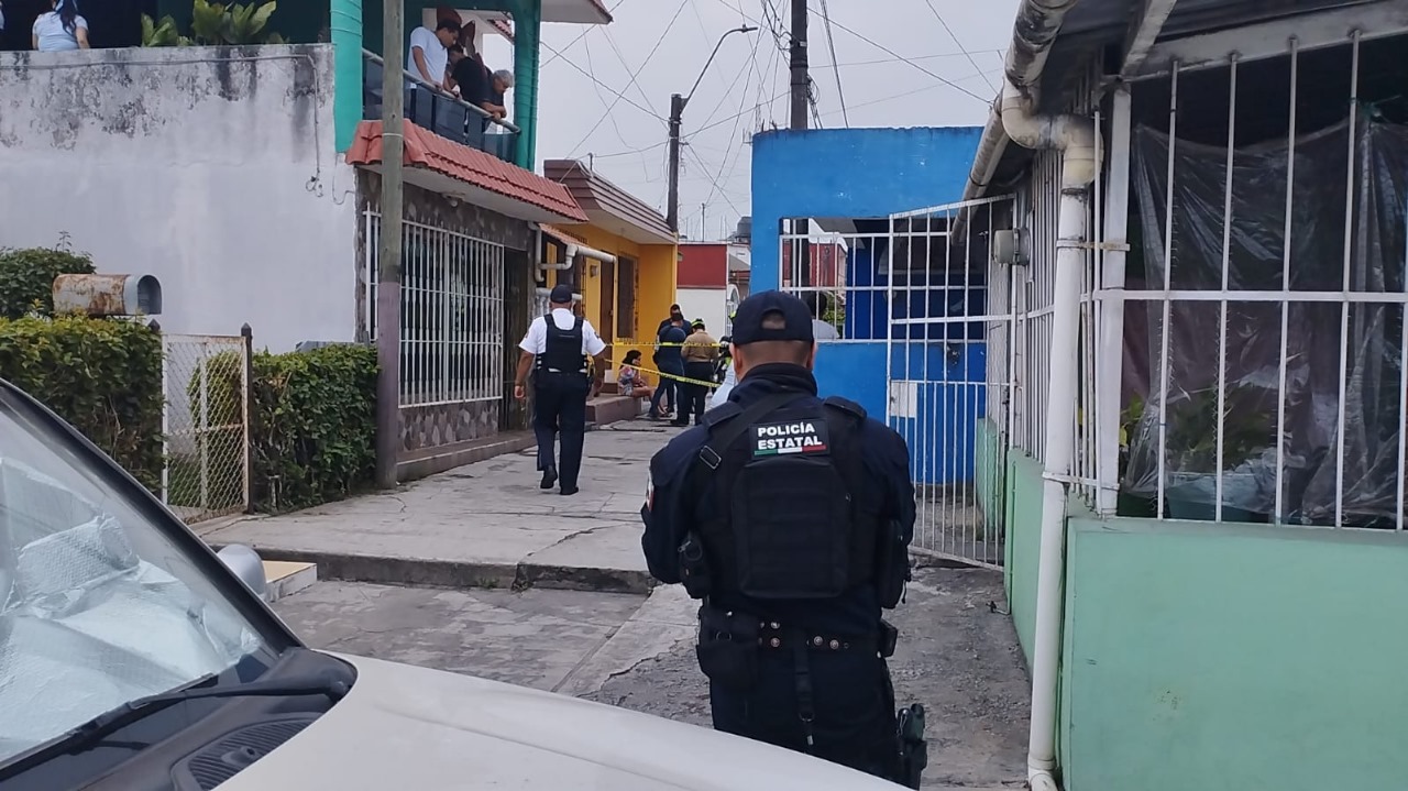 Arrestan a hermanos por la muerte de su padre; golpeaba a su mamá