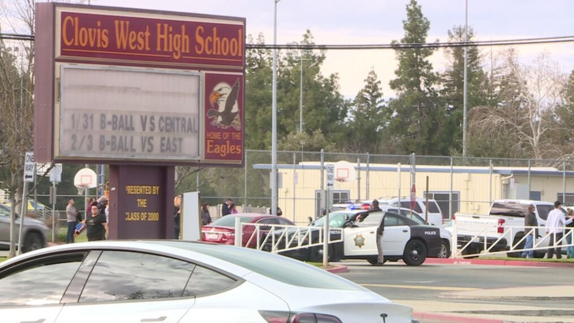 Amenazas de tiroteo alertan a secundaria de Fresno