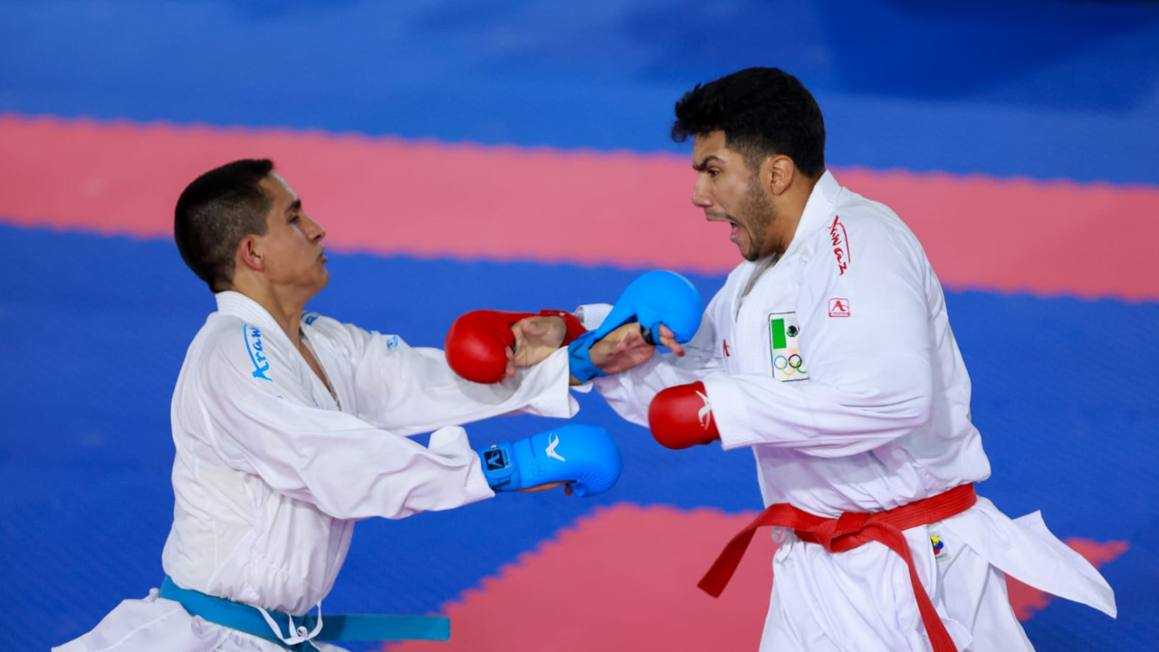 Armando Luque (der.) sumó una medalla de Plata para México en los Centroamericanos de San Salvador 2023. (Foto: Cortesía INDEBC)