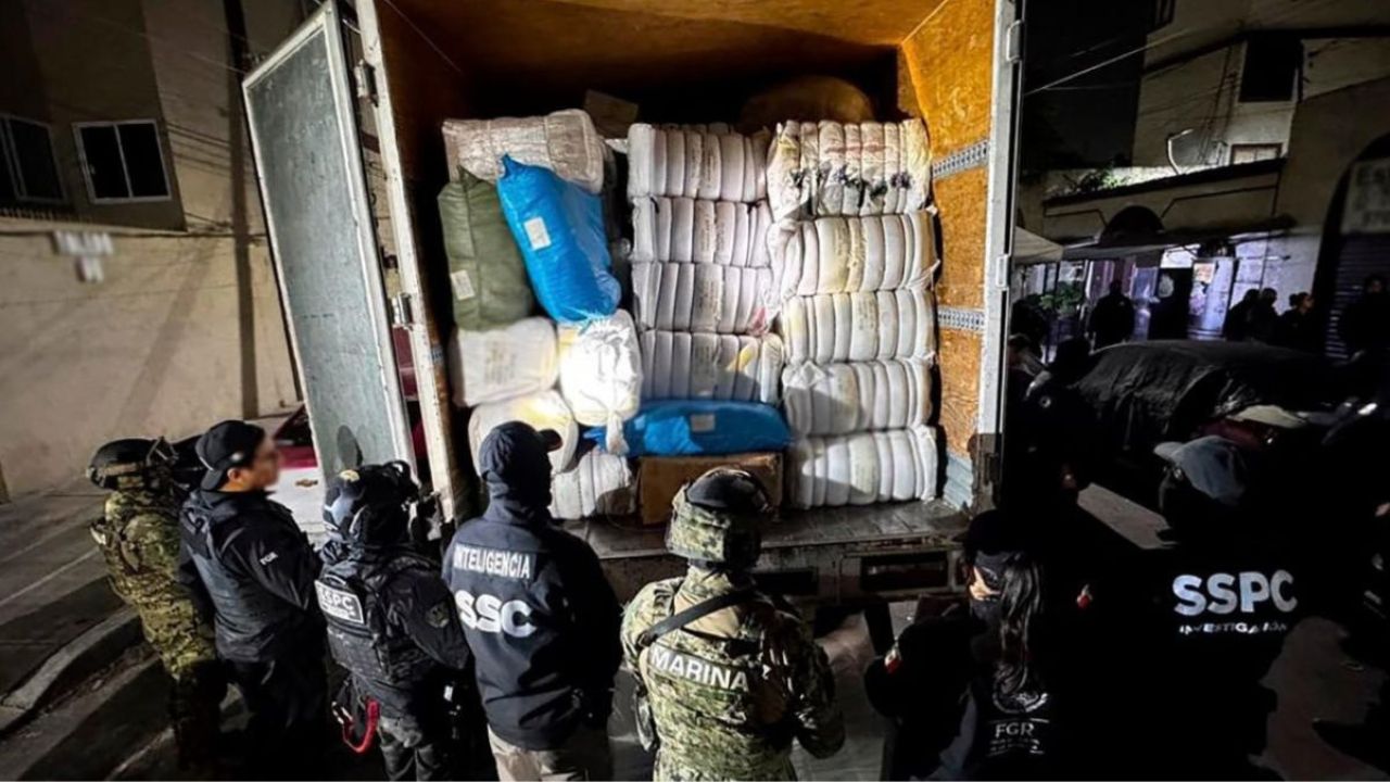 Aseguran 13 toneladas de tabaco ilegal durante seis cateos en CDMX