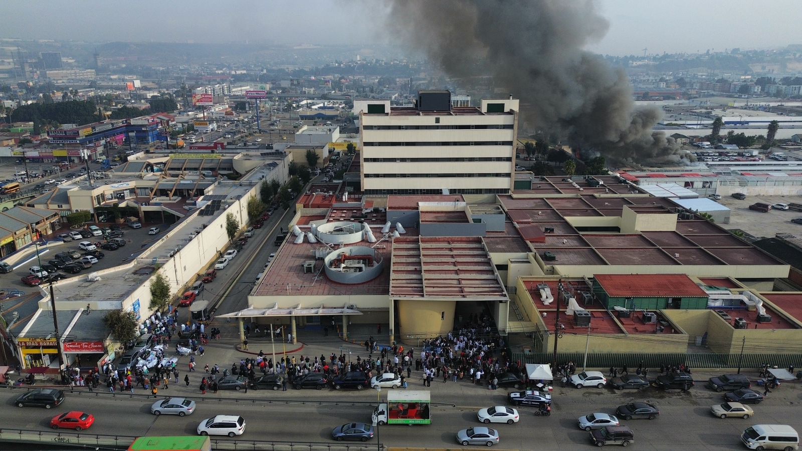 [VIDEO+GALERÍA] Incendio en bodega cerca de la clínica 20 IMSS: Tijuana