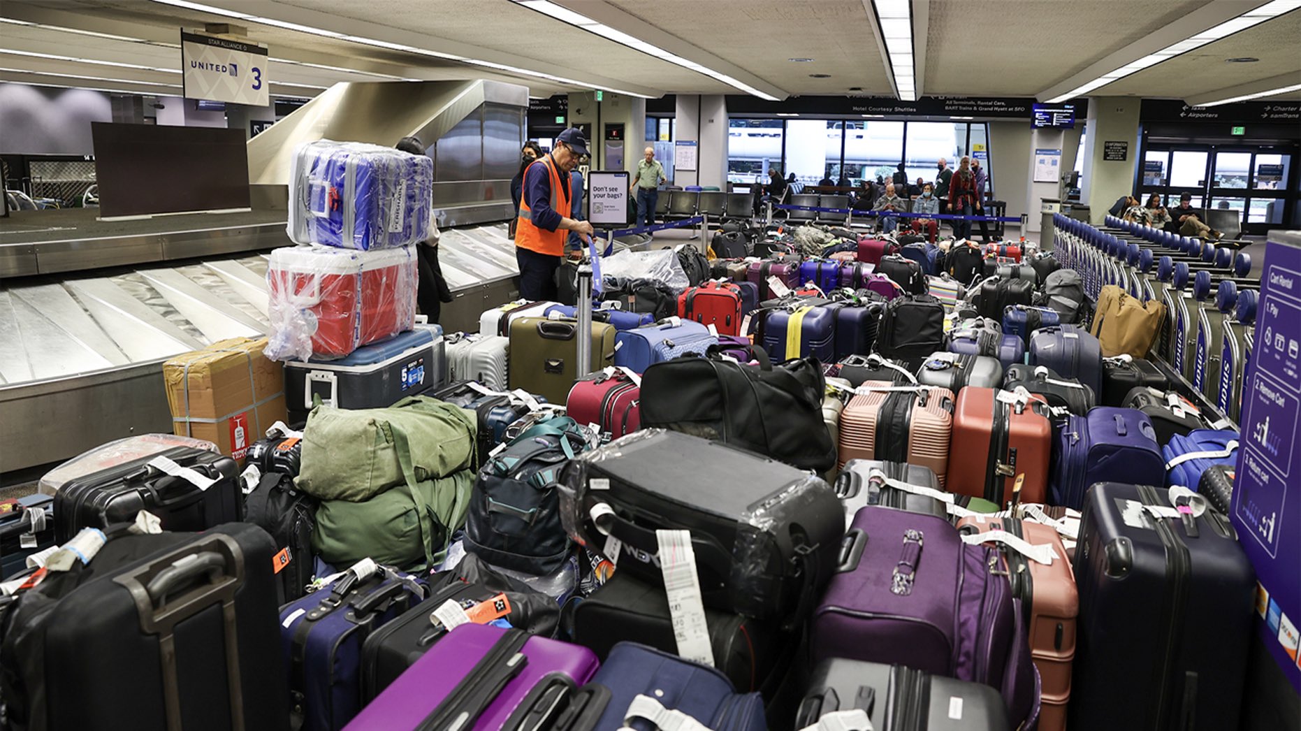 No solo en Tijuana: Caos en aeropuerto de San Diego