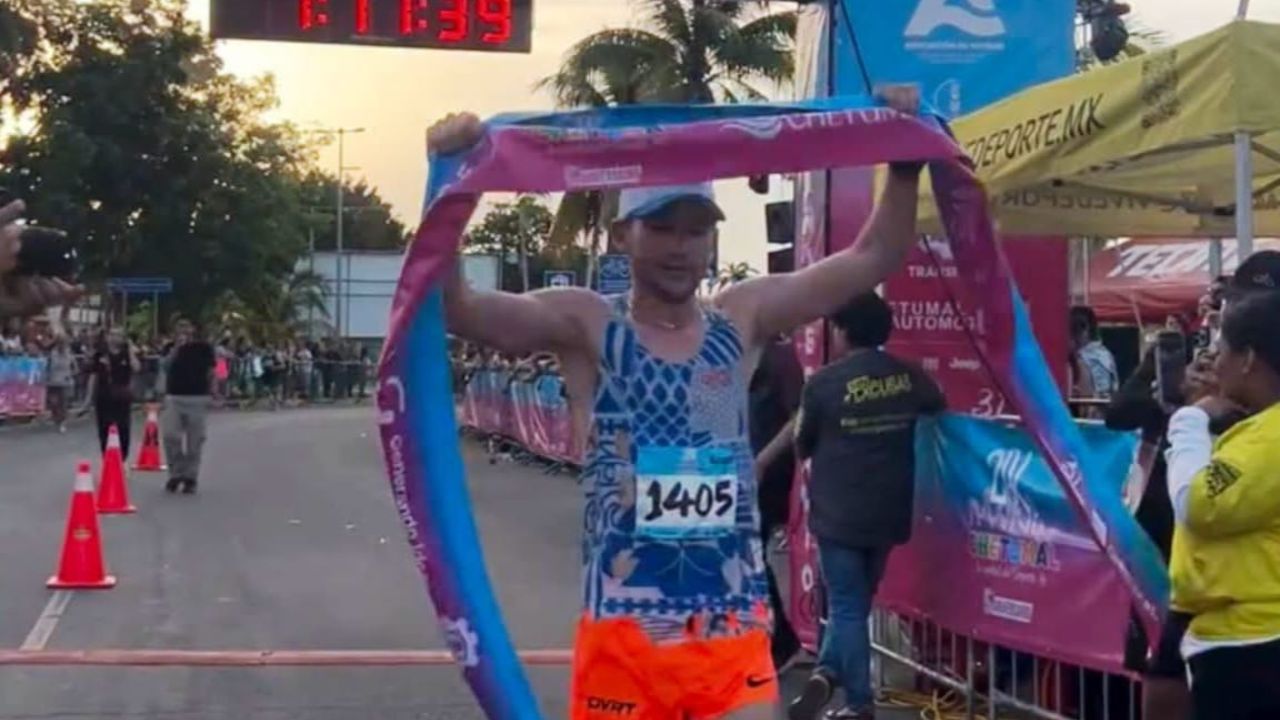 Daniel “Pollito” Valdez vuelve a brillar y conquista el Medio Maratón de Chetumal