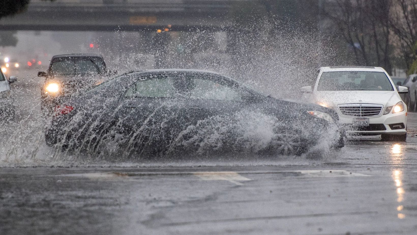 Fuertes lluvias aumentan el peligro en carreteras de San Diego