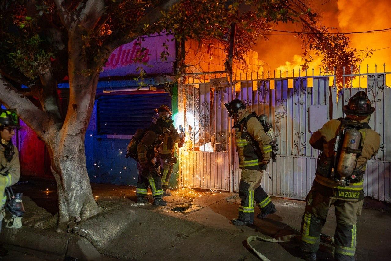 TIJUANA: Incendio alcanza cuartería en Zona Norte; detienen a dos
