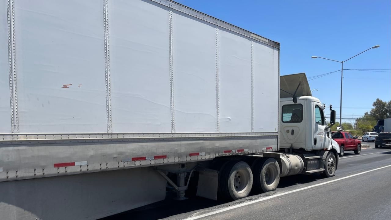 Retiro de visas pone en jaque al transporte de carga en Mexicali