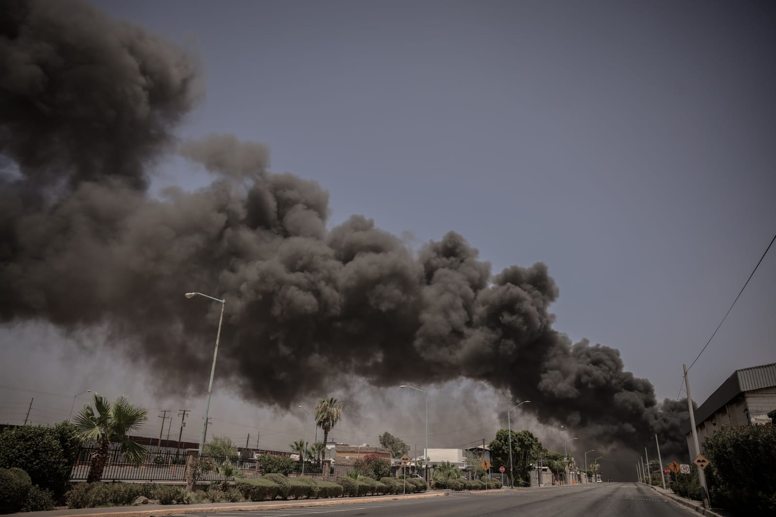 Se registra fuerte incendio en parque industrial: Mexicali