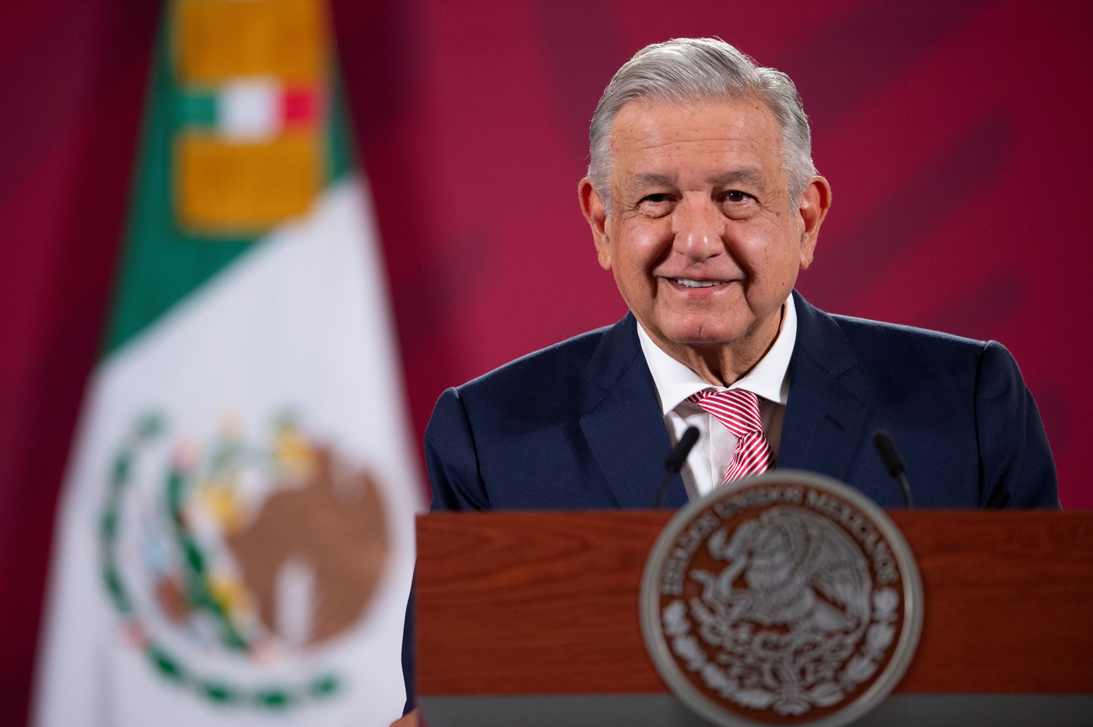 Asegura AMLO que los jóvenes frenaron la derechización en CDMX