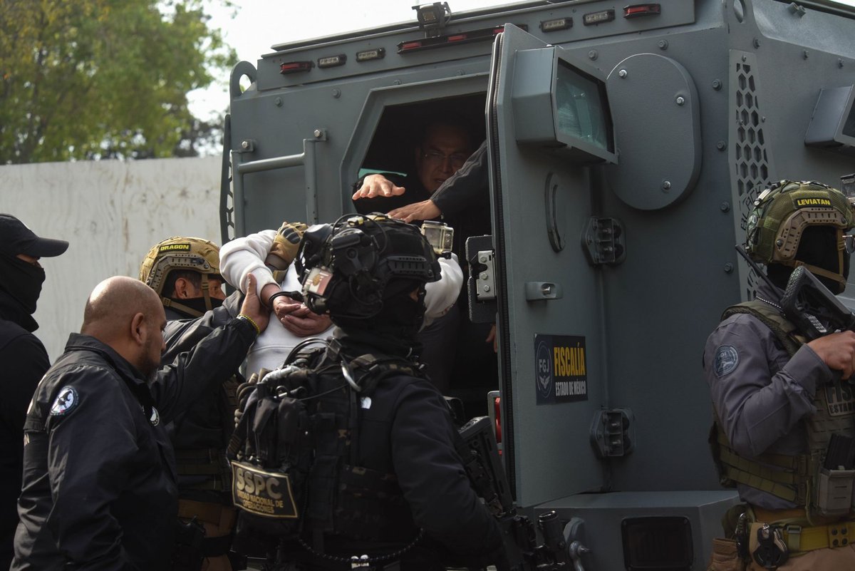 Entre fuerte operativo, trasladan a presuntos asesinos del tecladista de Camilo Séptimo