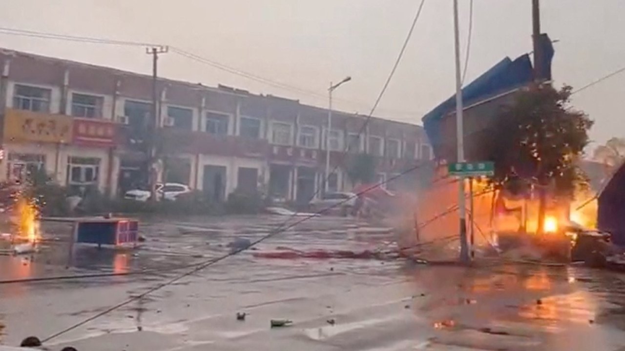 [VIDEO] Registran 10 muertos por tornados en China