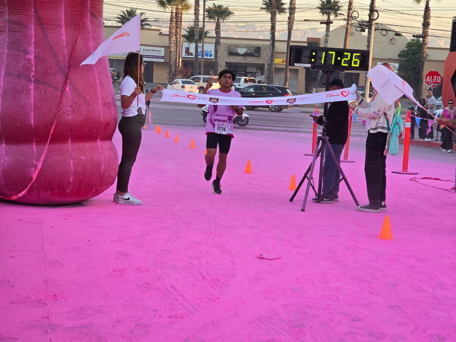 Participan mil 500 en "Corre contra el Cáncer de Mama"