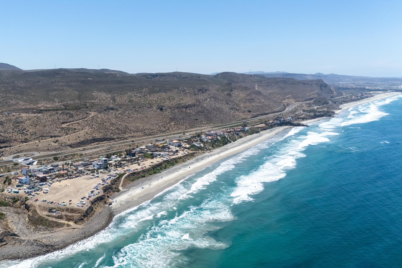 Buscan a joven desaparecido tras ingresar al mar en playa Los Alisitos, Rosarito