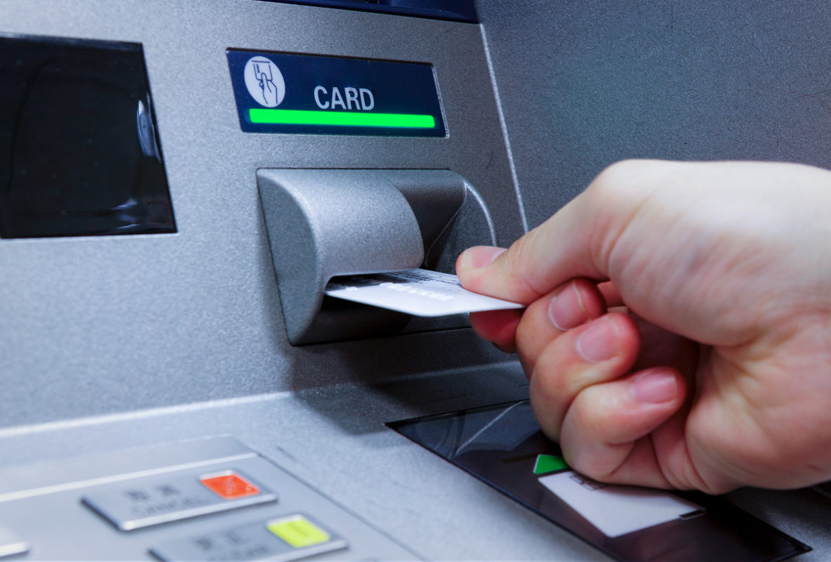 Bancos eliminarán cobro por retiro de efectivo en cajeros automáticos